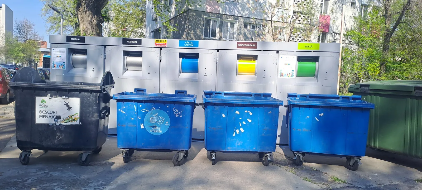 Astăzi a început montarea insulelor ecologice digitalizate