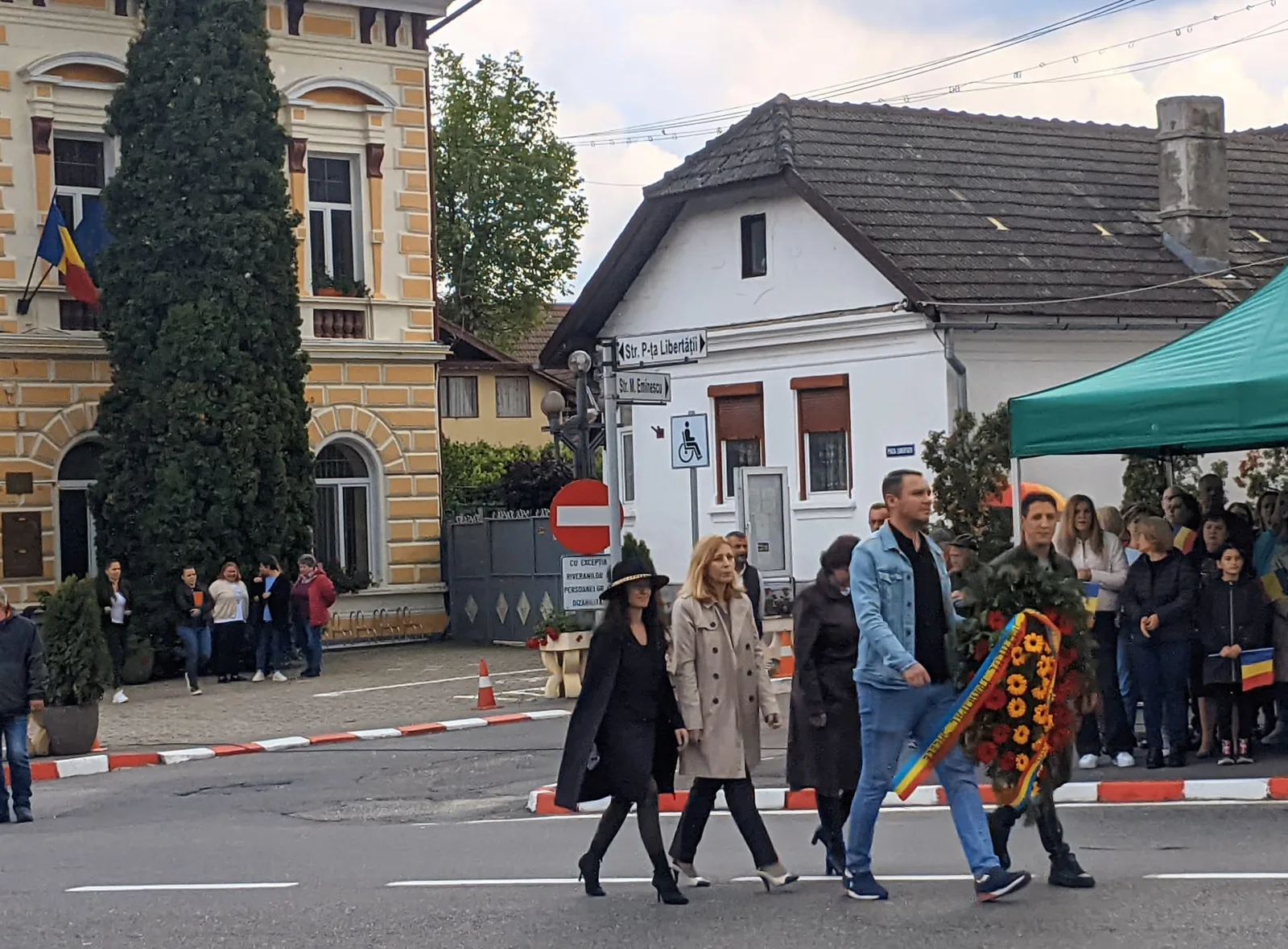 De Ziua Eroilor, Spitalul Municipal Săcele a participat la depunerea de coroane din Piața Libertății